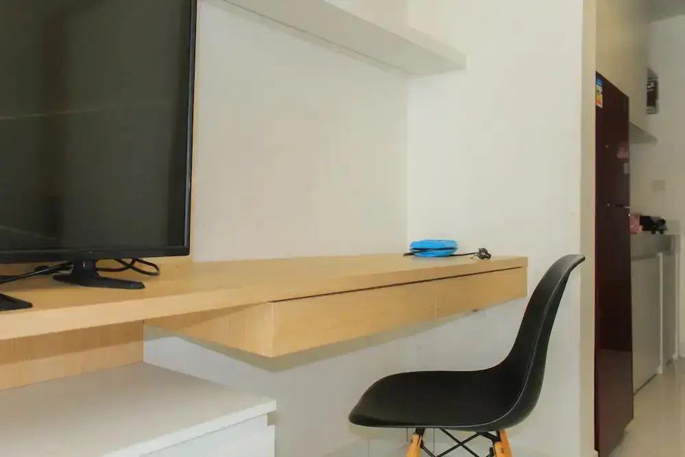 Legok: Simply Minimalist Studio at Casa De Parco Apartment