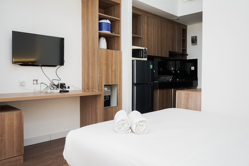 Legok: Stylish and Comfy Studio at Casa De Parco Apartment