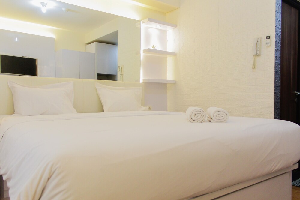 Тангеранг: Classic and Nice Studio Room Annora Living Apartment