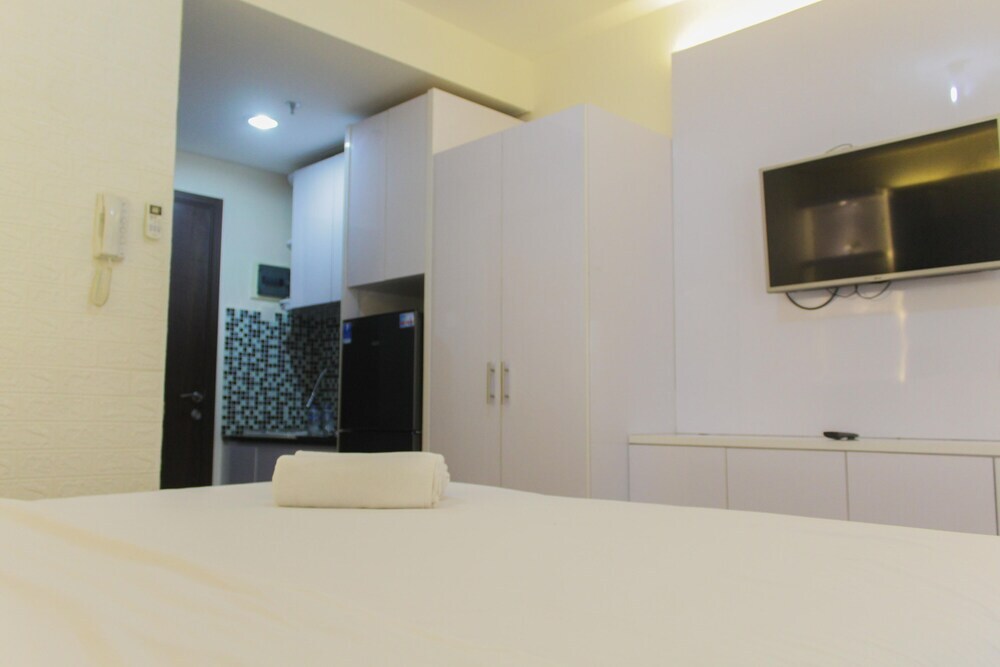 Тангеранг: Classic and Nice Studio Room Annora Living Apartment