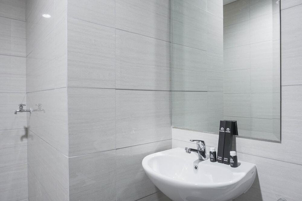 Джакарта: 2BR Luxury Modern Ciputra International Apartment