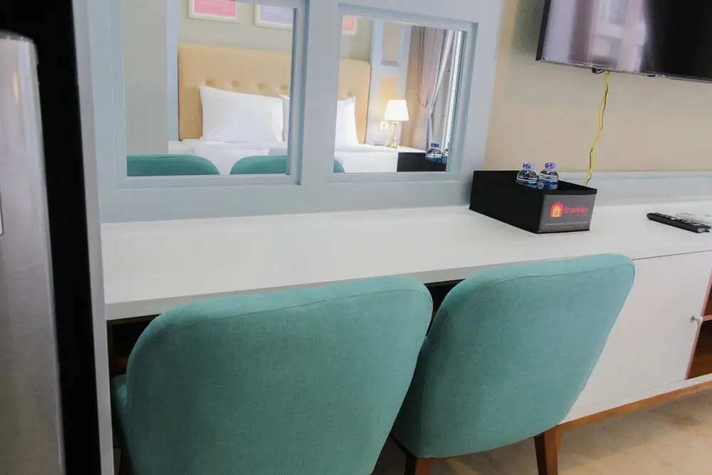 Джакарта: Luxury Studio at Gold Coast Apartment