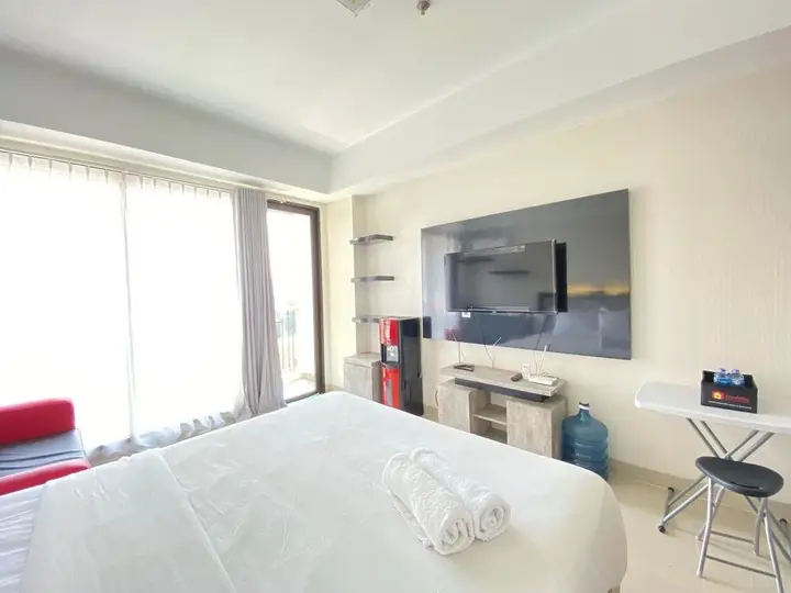 Бандунг: Bright Studio Room at Beverly Dago Apartment