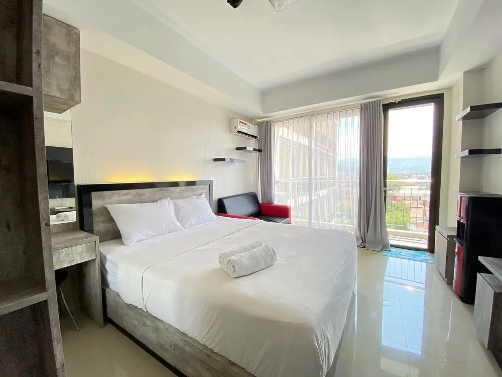 Bright Studio Room at Beverly Dago Apartment — фото 1