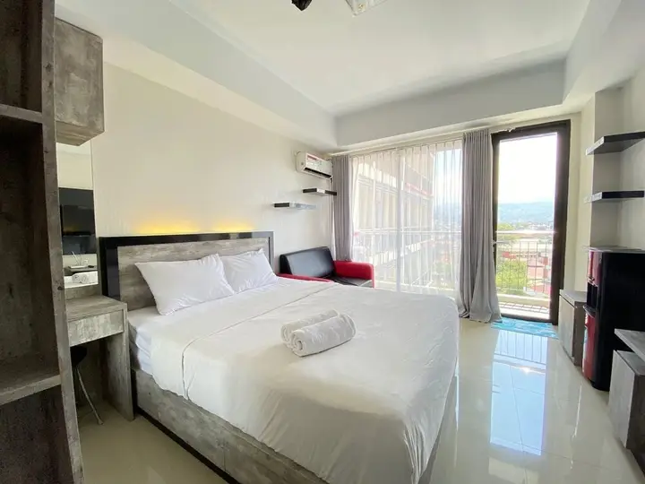 Бандунг: Bright Studio Room at Beverly Dago Apartment