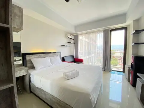 Bright Studio Room at Beverly Dago Apartment — фото 1