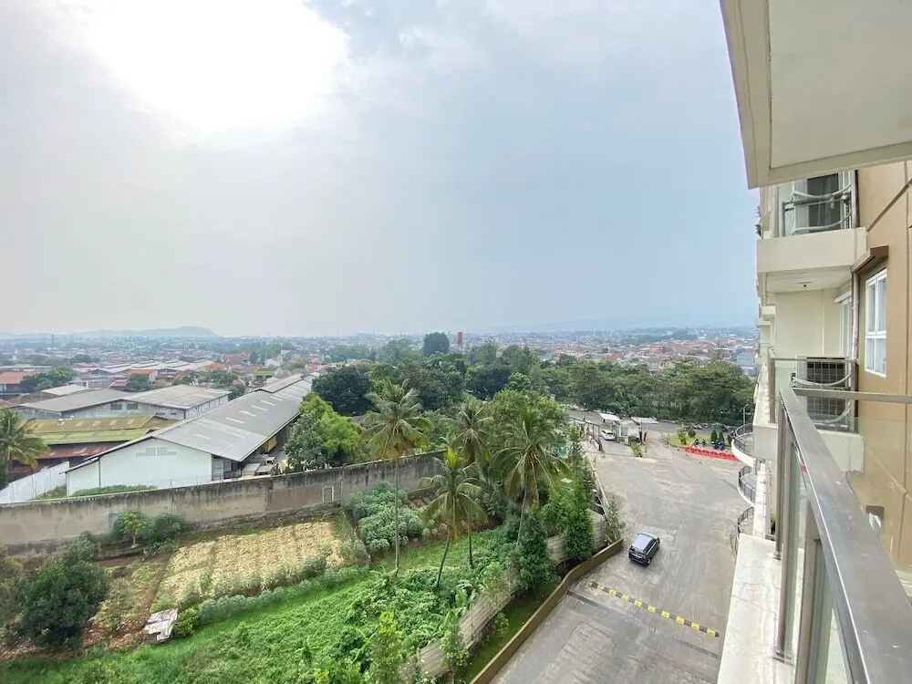 Бандунг: Modern & Cozy 2BR at Gateway Pasteur Apartment