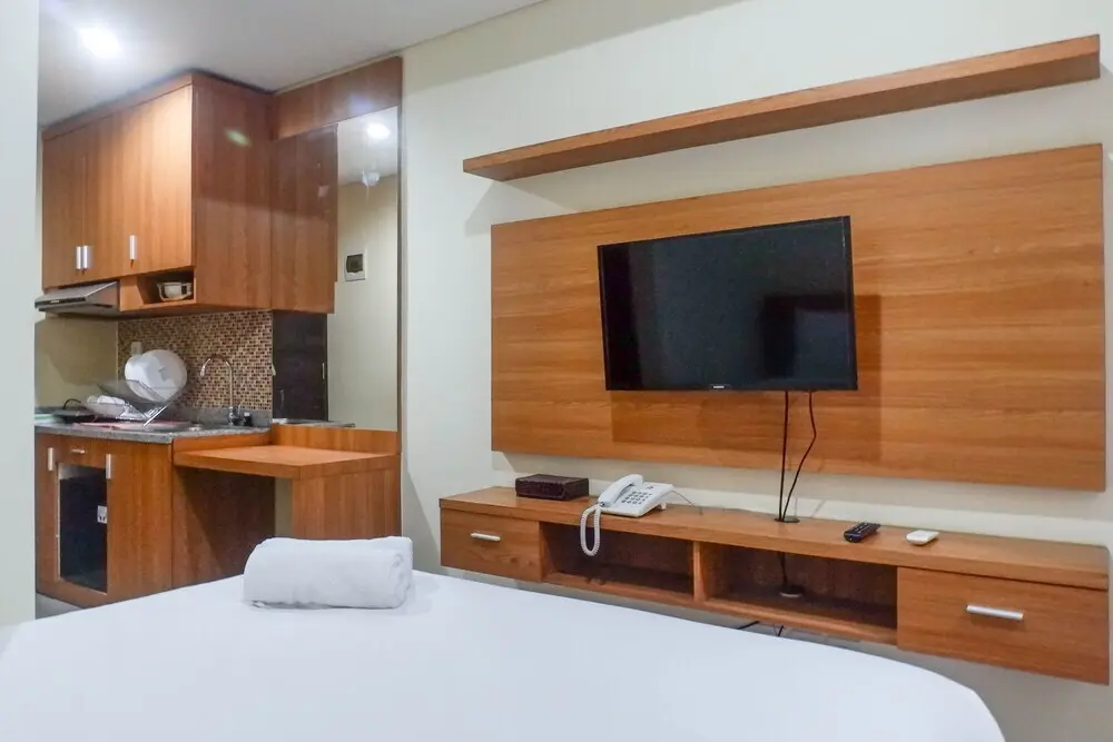 Сурабая: Best Deal Studio Apartment at Tamansari Papilio