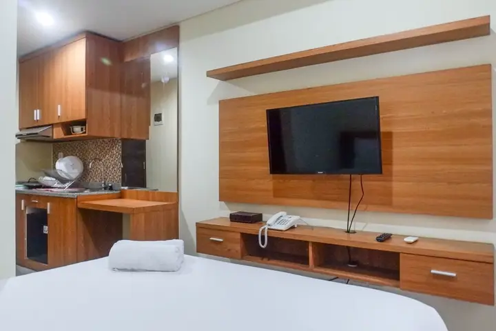Сурабая: Best Deal Studio Apartment at Tamansari Papilio