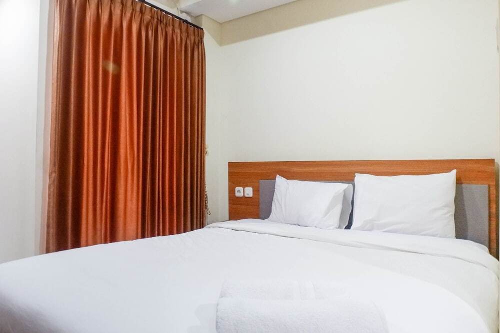 Сурабая: Best Deal Studio Apartment at Tamansari Papilio