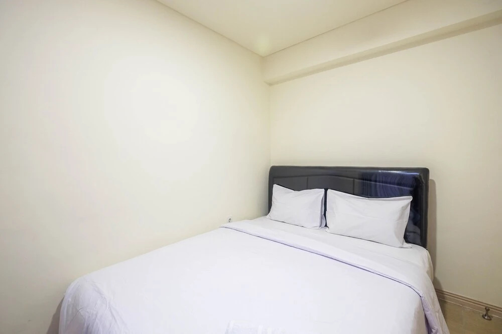 Сибату: Modern 2BR Room at Meikarta Apartment By Travelio