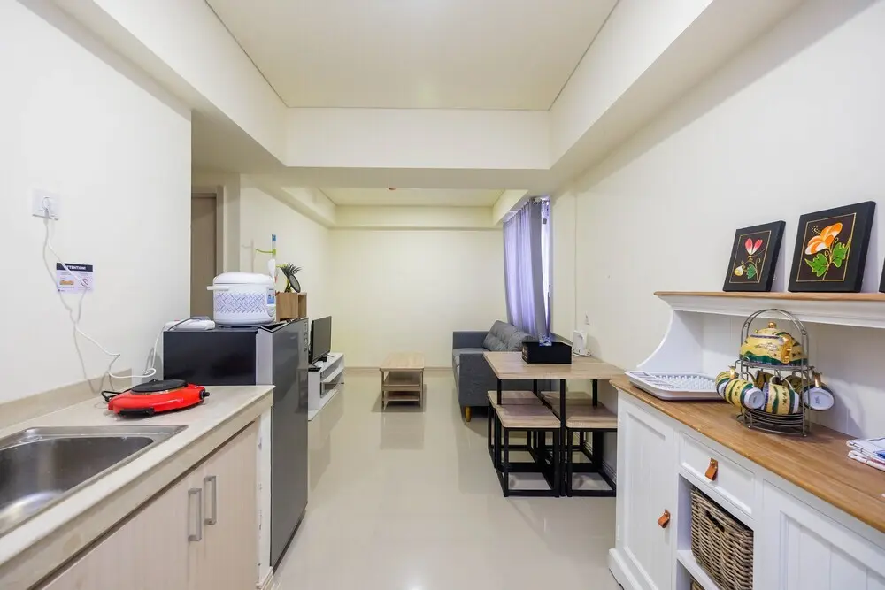 Сибату: Modern 2BR Room at Meikarta Apartment By Travelio