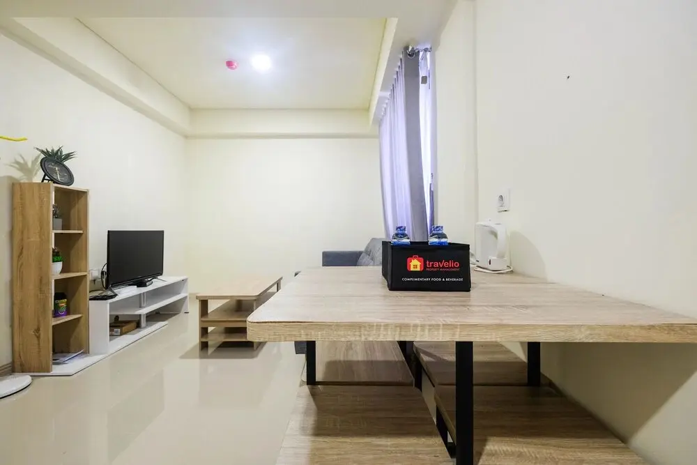 Сибату: Modern 2BR Room at Meikarta Apartment By Travelio
