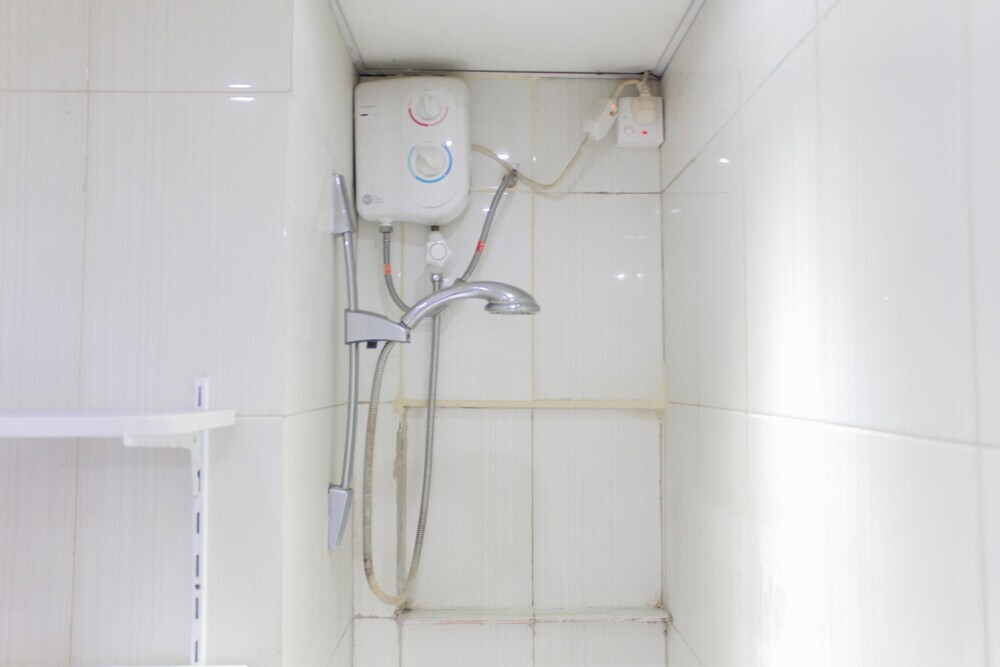 Южный Тангеранг: Cozy Stay 1BR Serpong Greenview Apartment
