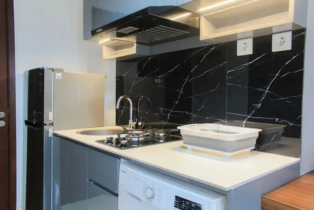 Джакарта: Homey and Comfort Studio at West Vista Apartment