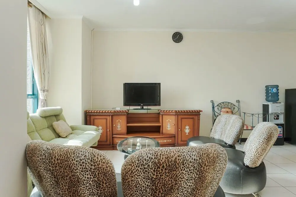 Джакарта: Modern Elegant and Good 3BR at Pangeran Jayakarta Apartment
