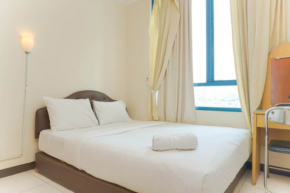 Джакарта: Modern Elegant and Good 3BR at Pangeran Jayakarta Apartment