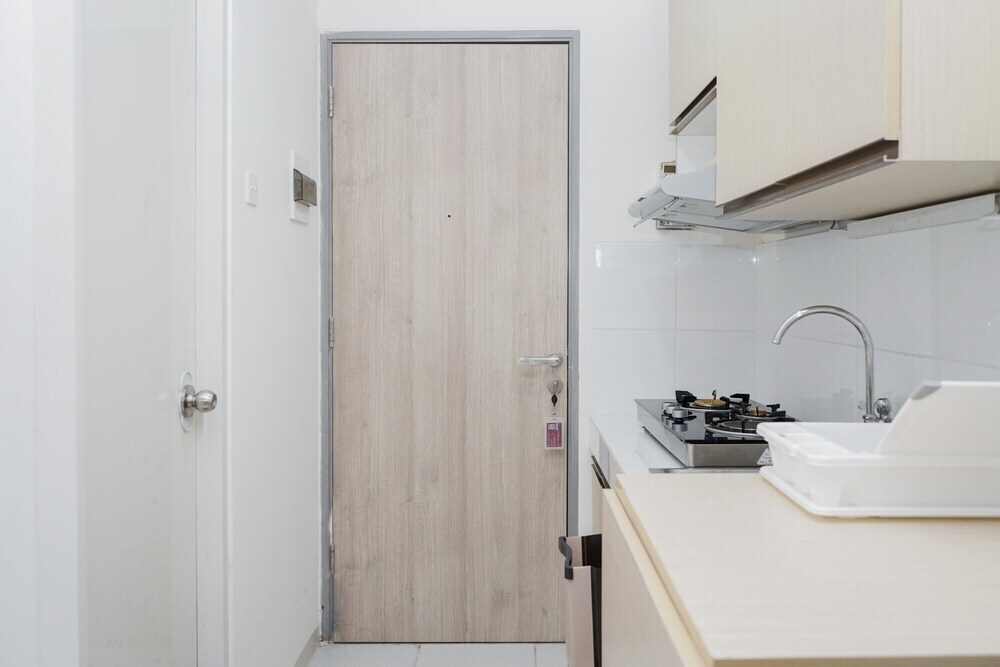 Южный Тангеранг: Comfy and Minimalist Studio Akasa Pure Living Apartment