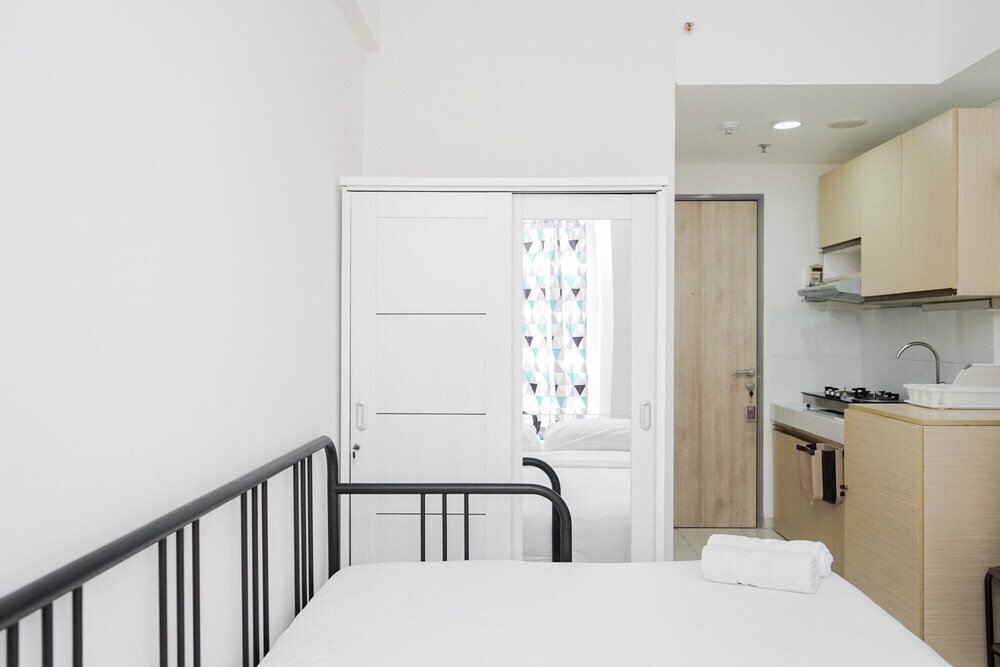 Южный Тангеранг: Comfy and Minimalist Studio Akasa Pure Living Apartment