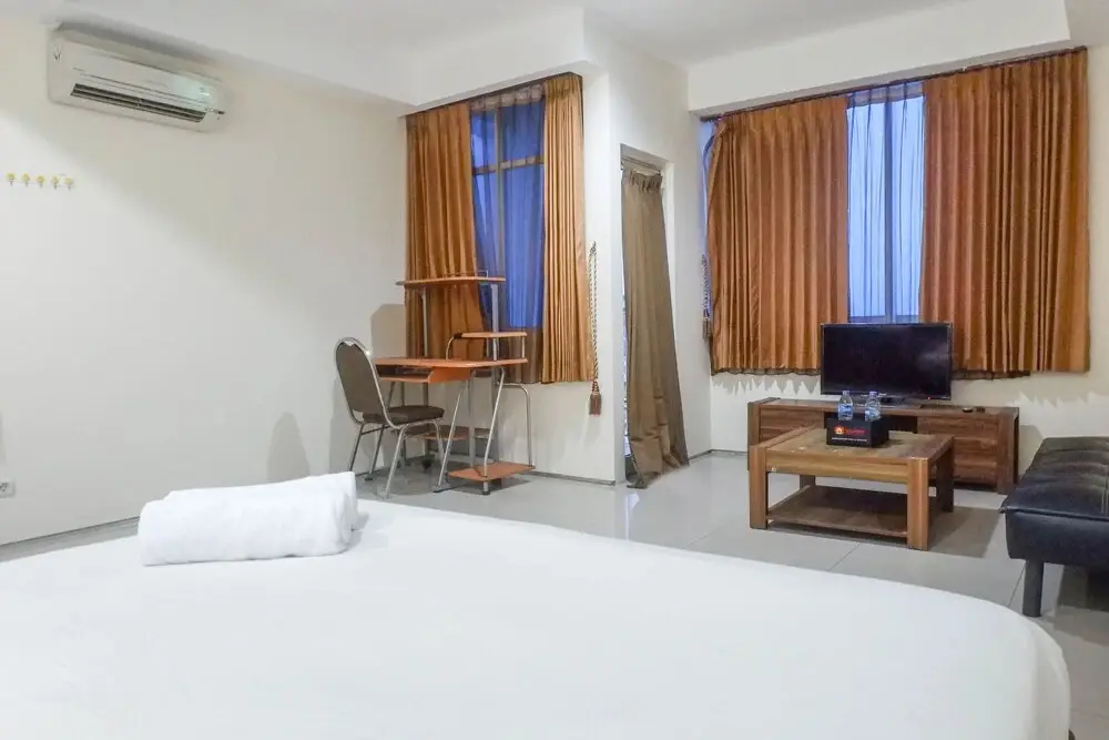 Сурабая: Best Value & Spacious Studio Room Apartment at High Point Serviced
