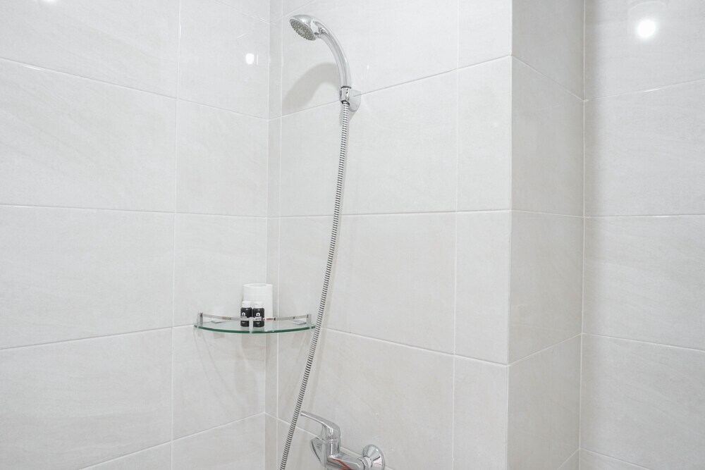 Чикаранг: Comfortable And Cozy Studio (No Kitchen) Apartment At Mustika Golf Residence