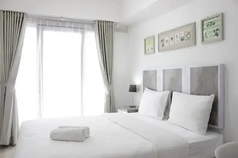 Modern Look Studio Apartment at Grand Asia Afrika — фото 1