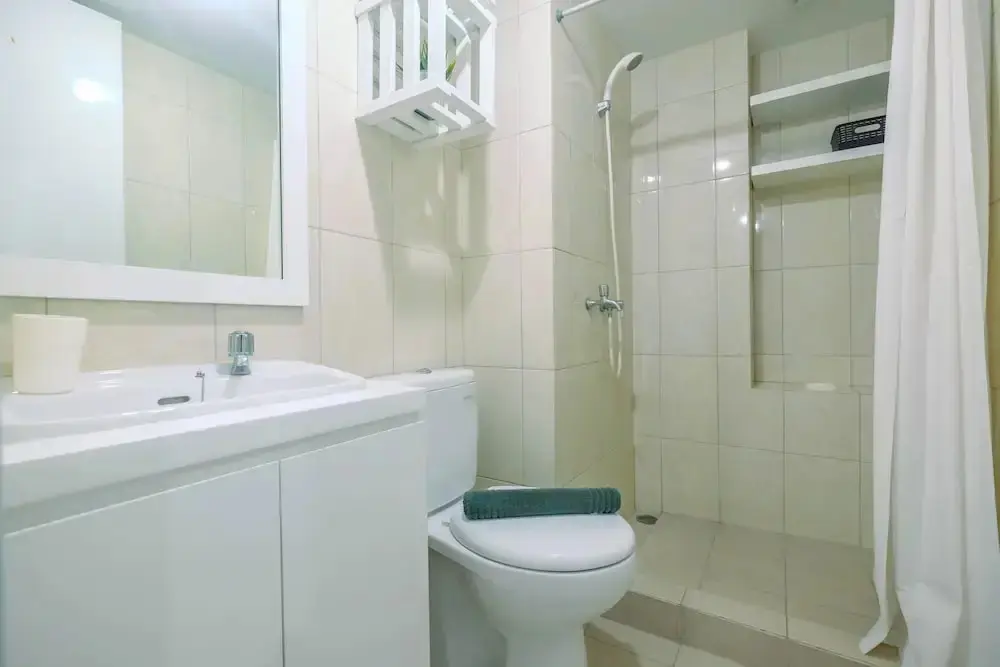 Бекаси: Spacious and Modern 2BR Springlake Summarecon Bekasi Apartment