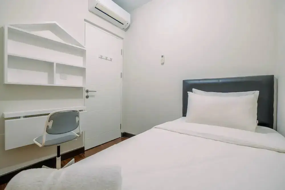 Бекаси: Spacious and Modern 2BR Springlake Summarecon Bekasi Apartment