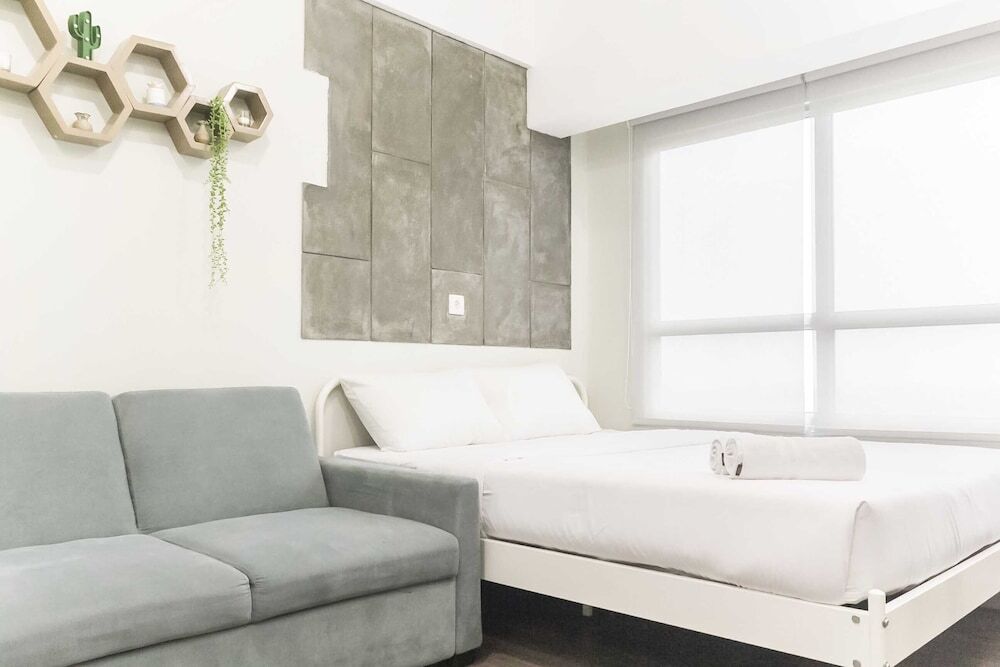 Бекаси: Comfortable Studio at Springlake Summarecon Apartment near Mall