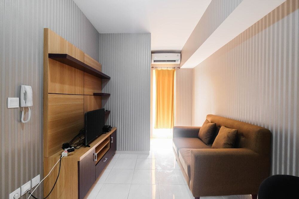 Бекаси: Relaxing 2BR Apartment at The Springlake Summarecon