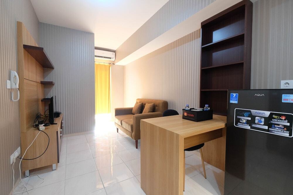 Бекаси: Relaxing 2BR Apartment at The Springlake Summarecon
