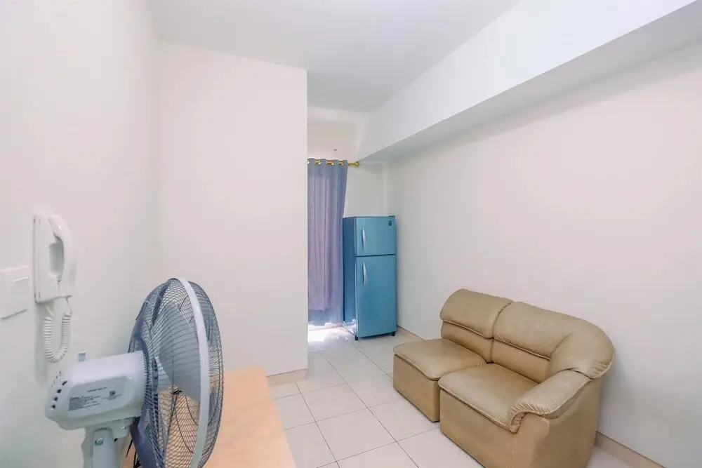 Бекаси: 2BR Apartment with Minimalist Style at Springlake Summarecon