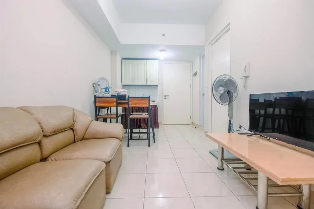 Бекаси: 2BR Apartment with Minimalist Style at Springlake Summarecon