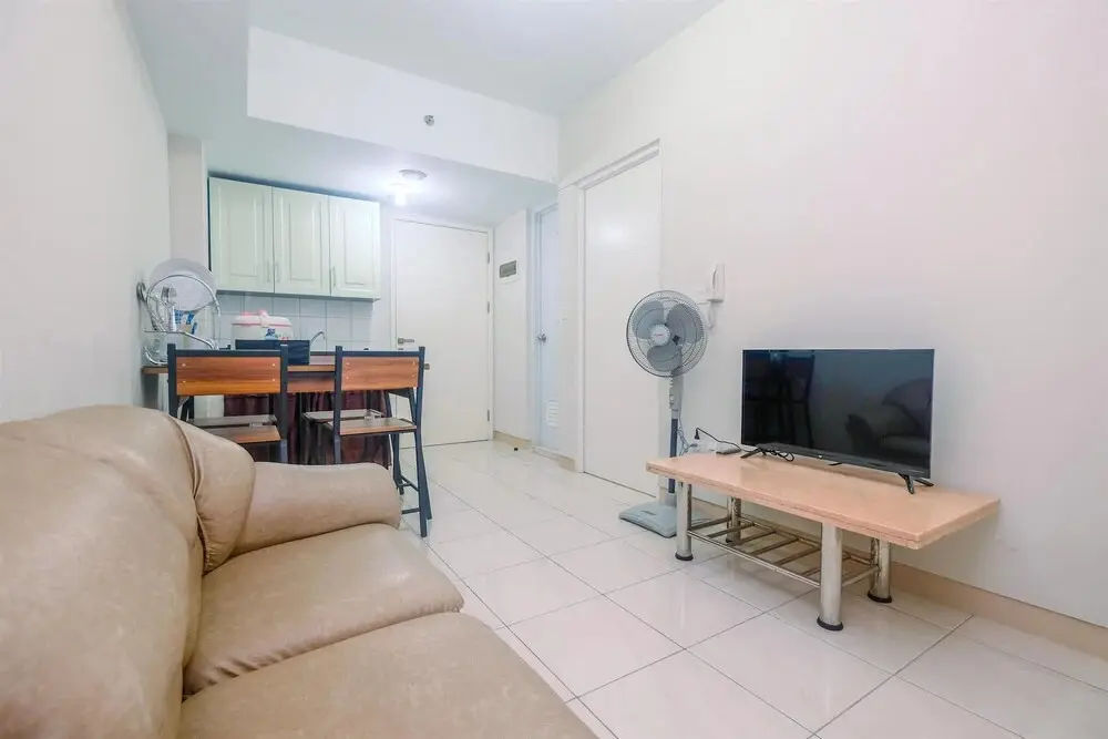 Бекаси: 2BR Apartment with Minimalist Style at Springlake Summarecon