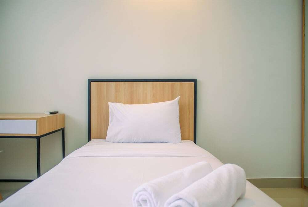 Депок: Brand New and Comfy Studio Modern Room at Evenciio Apartment