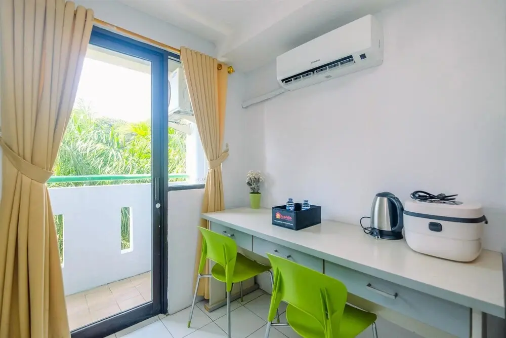 Джакарта: Comfortable Living Studio Room at Kebagusan City Apartment