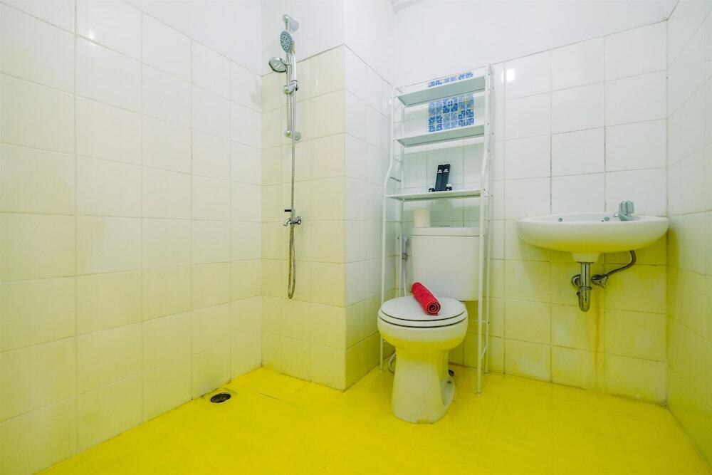 Джакарта: Comfortable Living Studio Room at Kebagusan City Apartment