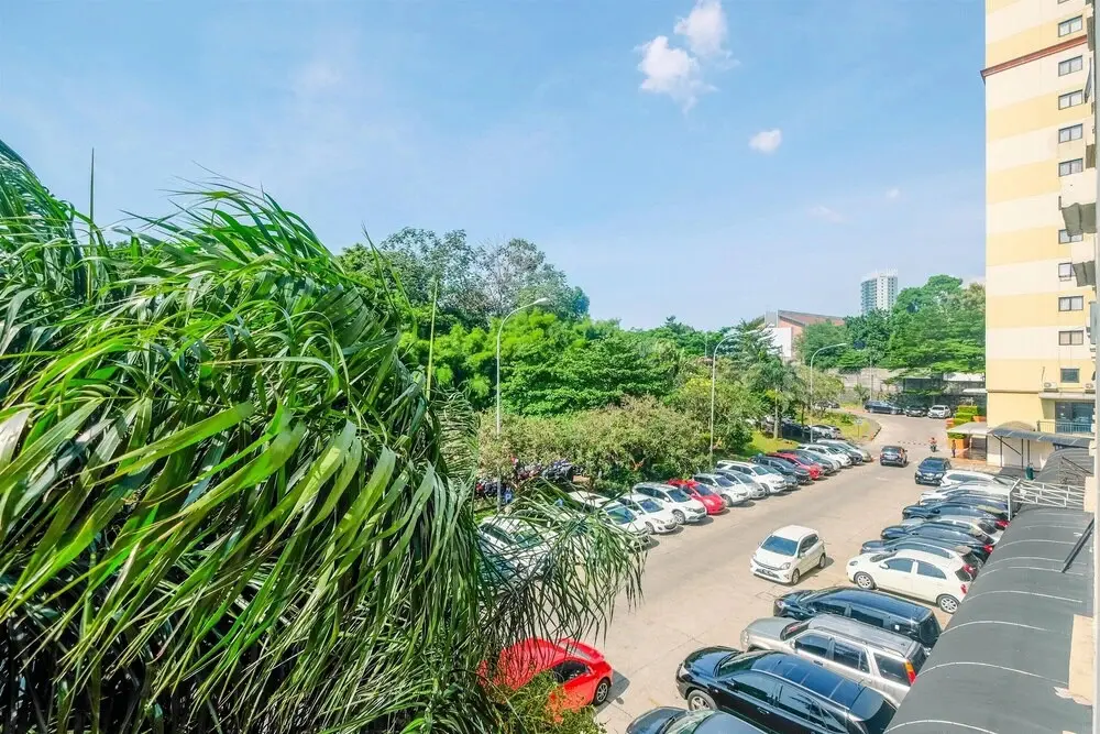 Джакарта: Comfortable Living Studio Room at Kebagusan City Apartment