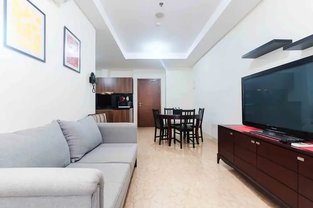 Stunning and Spacious 2BR L'Avenue Apartment near Pancoran — фото 1