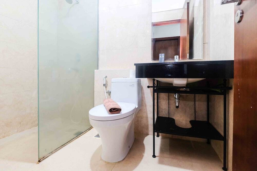Джакарта: Stunning and Spacious 2BR L'Avenue Apartment near Pancoran
