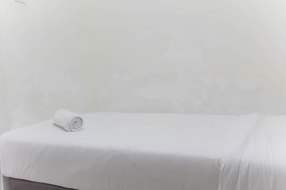 Джакарта: Homey and Comfy 2BR at Green Pramuka City Apartment