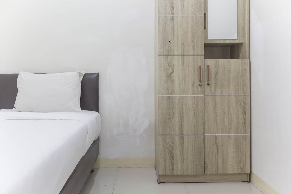 Джакарта: Homey and Comfy 2BR at Green Pramuka City Apartment