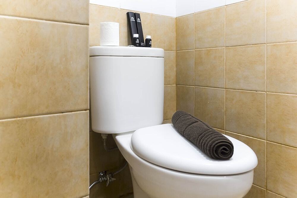 Джакарта: Homey and Comfy 2BR at Green Pramuka City Apartment