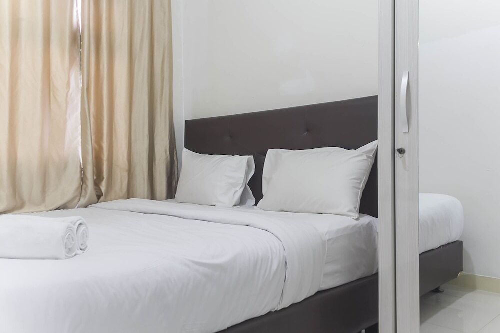 Джакарта: Homey and Comfy 2BR at Green Pramuka City Apartment