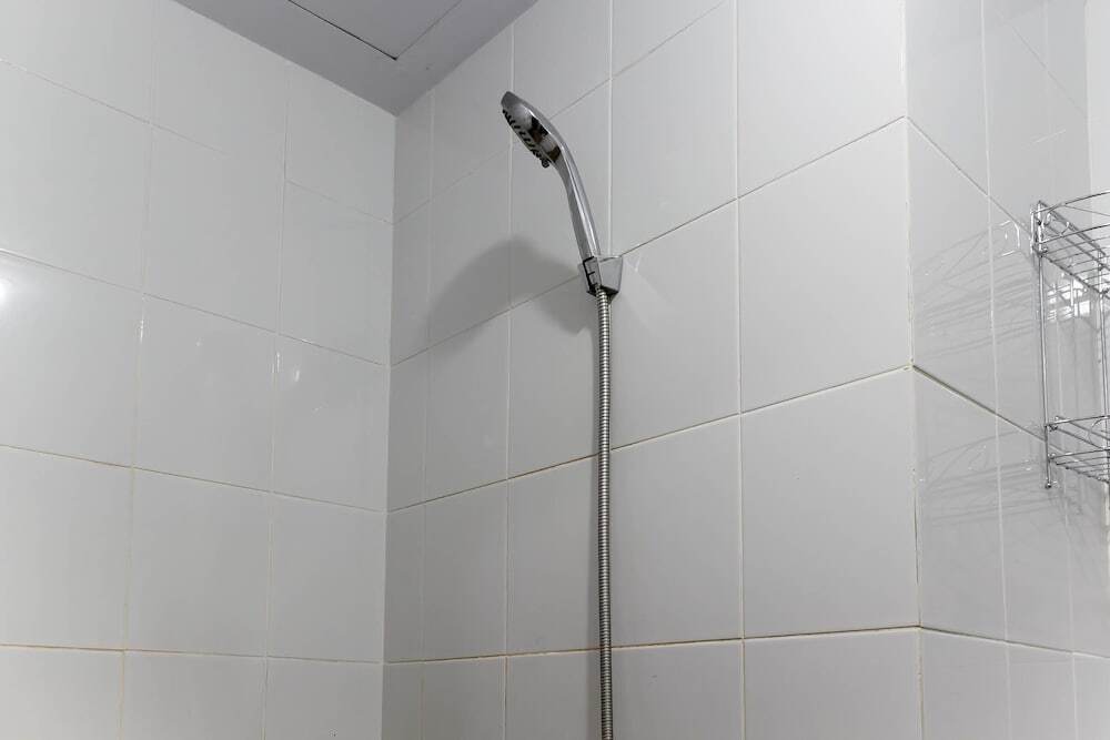 Джакарта: Homey and Comfy 2BR at Green Pramuka City Apartment
