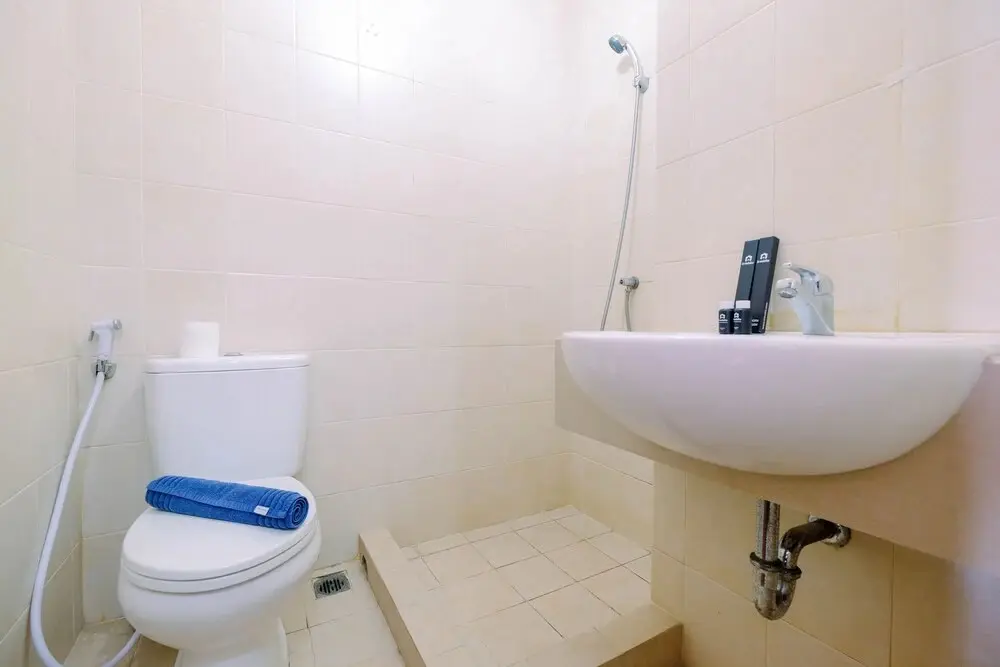 Джакарта: Simple Furnished Studio Apartment at Maple Park