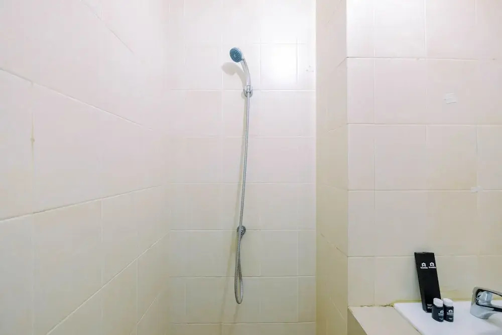 Джакарта: Simple Furnished Studio Apartment at Maple Park
