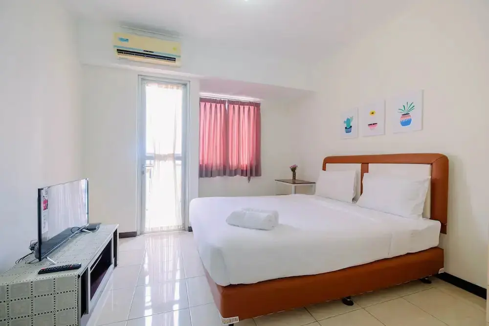 Джакарта: Simple Furnished Studio Apartment at Maple Park