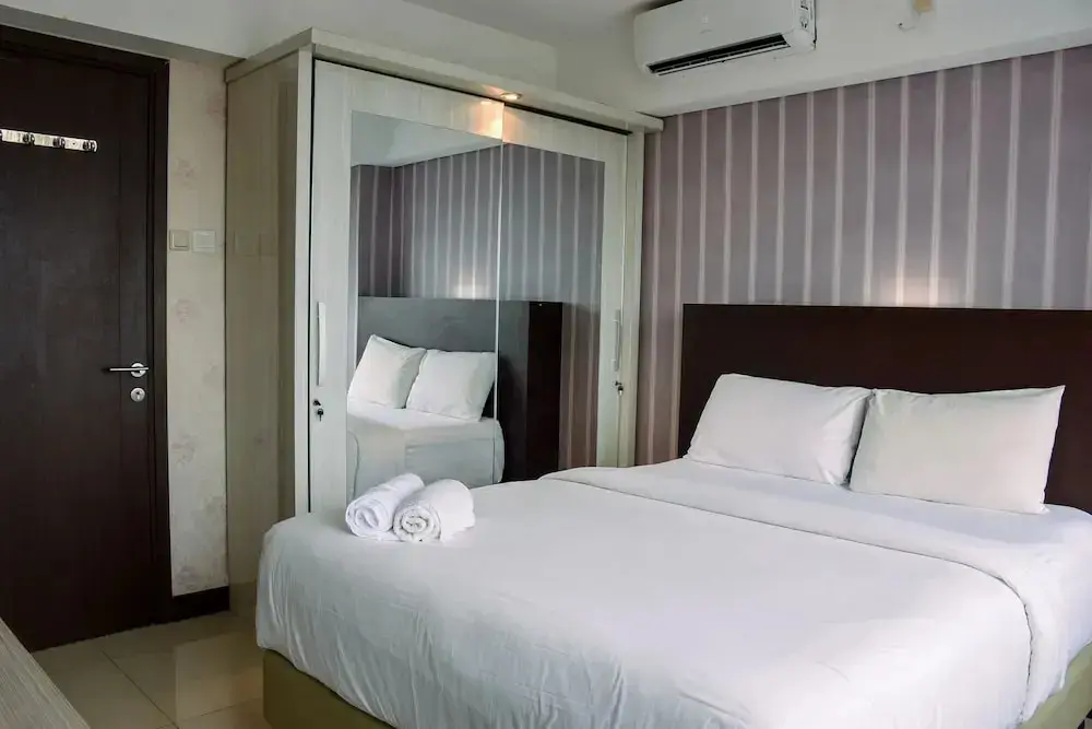Джакарта: Chic and Cozy 1BR Apartment at H Residence near MT Haryono