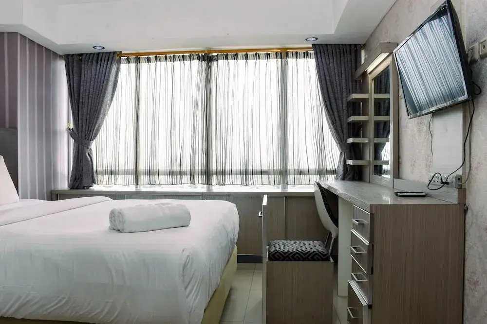 Джакарта: Chic and Cozy 1BR Apartment at H Residence near MT Haryono
